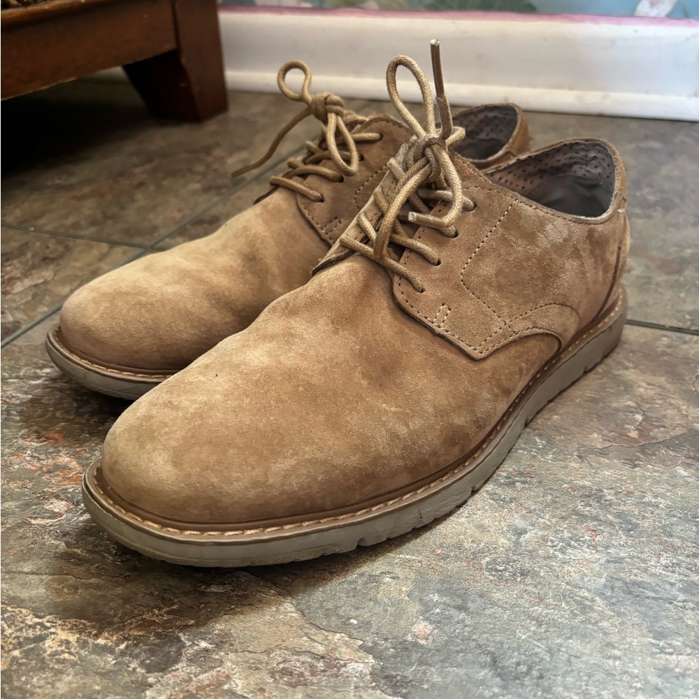 TOMS men’s suede lace up shoes 8.5